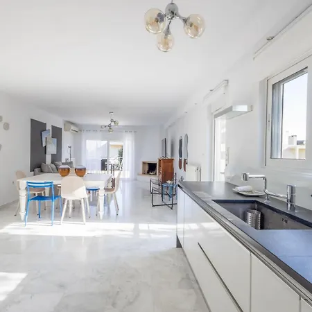 Apartment Elegant Coastal Haven Fully Renovated 3-bedroom Athens