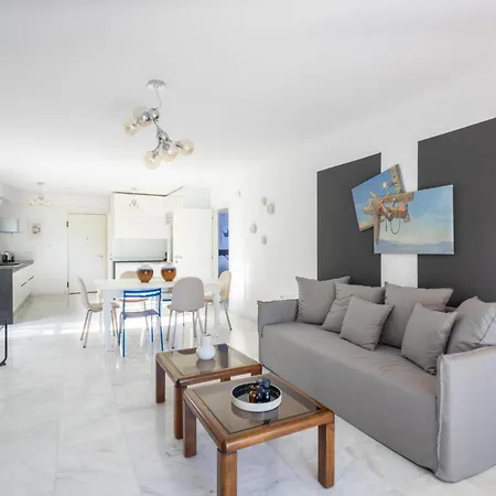 Elegant Coastal Haven Fully Renovated 3-bedroom Athens