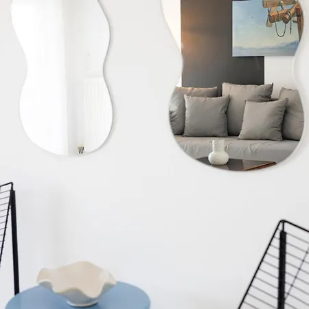 Elegant Coastal Haven Fully Renovated 3-bedroom Apartment *