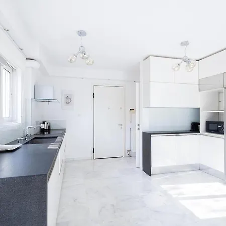 Elegant Coastal Haven Fully Renovated 3-bedroom Athens