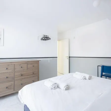 Elegant Coastal Haven Fully Renovated 3-bedroom * Athens