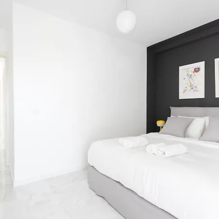 Elegant Coastal Haven Fully Renovated 3-bedroom Apartment Athens