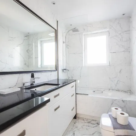 Elegant Coastal Haven Fully Renovated 3-bedroom Athens
