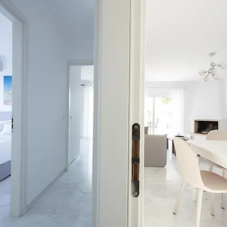Elegant Coastal Haven Fully Renovated 3-bedroom Apartment