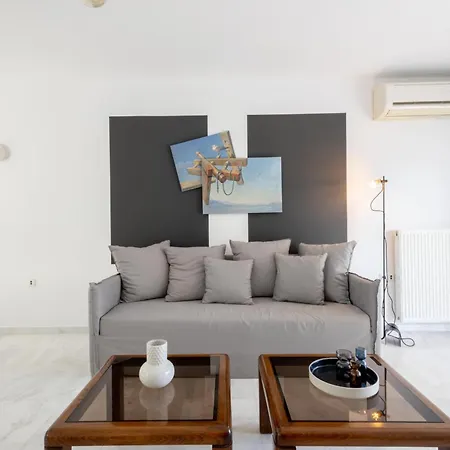 Elegant Coastal Haven Fully Renovated 3-bedroom *