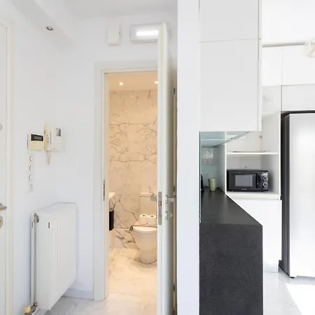 Elegant Coastal Haven Fully Renovated 3-bedroom Apartment Athens