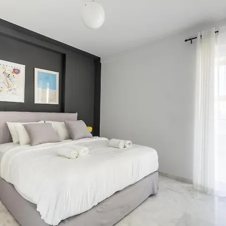 Elegant Coastal Haven Fully Renovated 3-bedroom Apartment