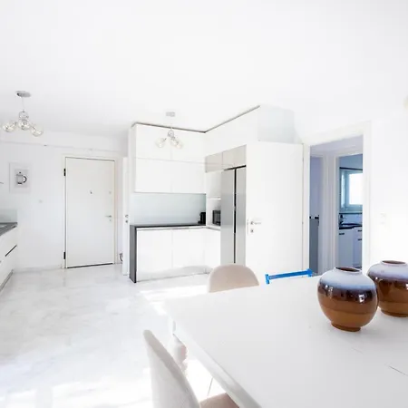 Elegant Coastal Haven Fully Renovated 3-bedroom
