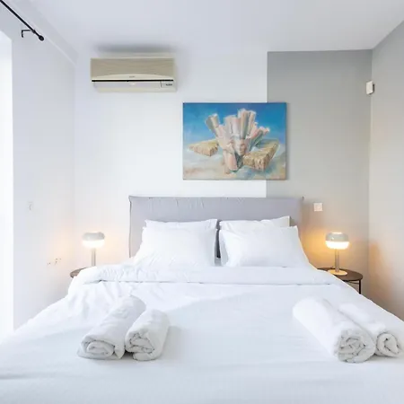 Elegant Coastal Haven Fully Renovated 3-bedroom Athens