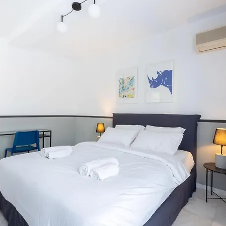 Elegant Coastal Haven Fully Renovated 3-bedroom Appartamento