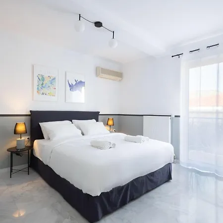 Elegant Coastal Haven Fully Renovated 3-bedroom *